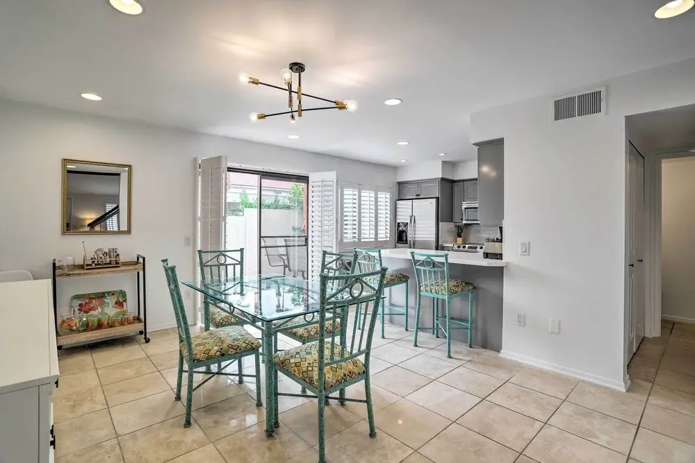 Modern Palm Springs Townhome Near Golf Courses