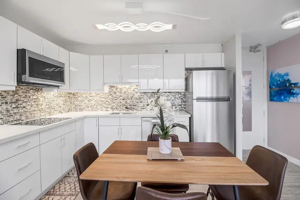 Newly Remodeled - 30th Floor Suite with EPIC Mountain Views