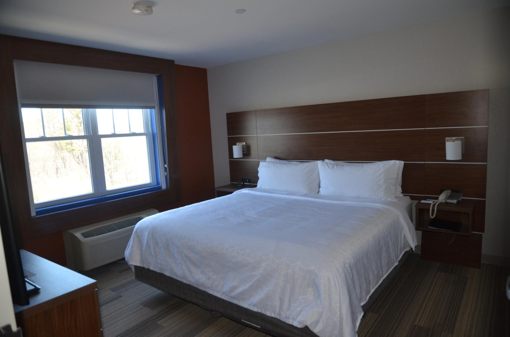 Holiday Inn Express & Suites Rochester by IHG