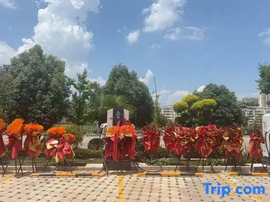 Lifeng Hotel (Qujing High speed Railway Station Branch)