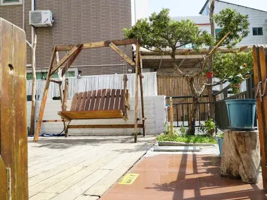 Pingshang Surf Inn (Xichong Beach Branch)