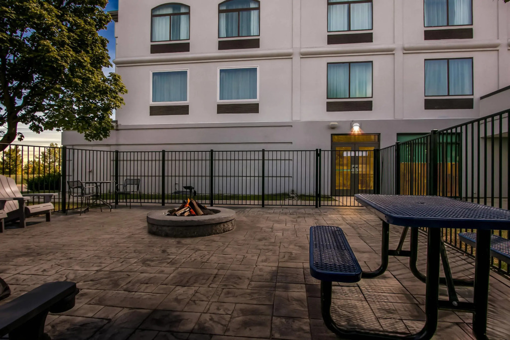 Comfort Inn & Suites Grand Blanc-Flint