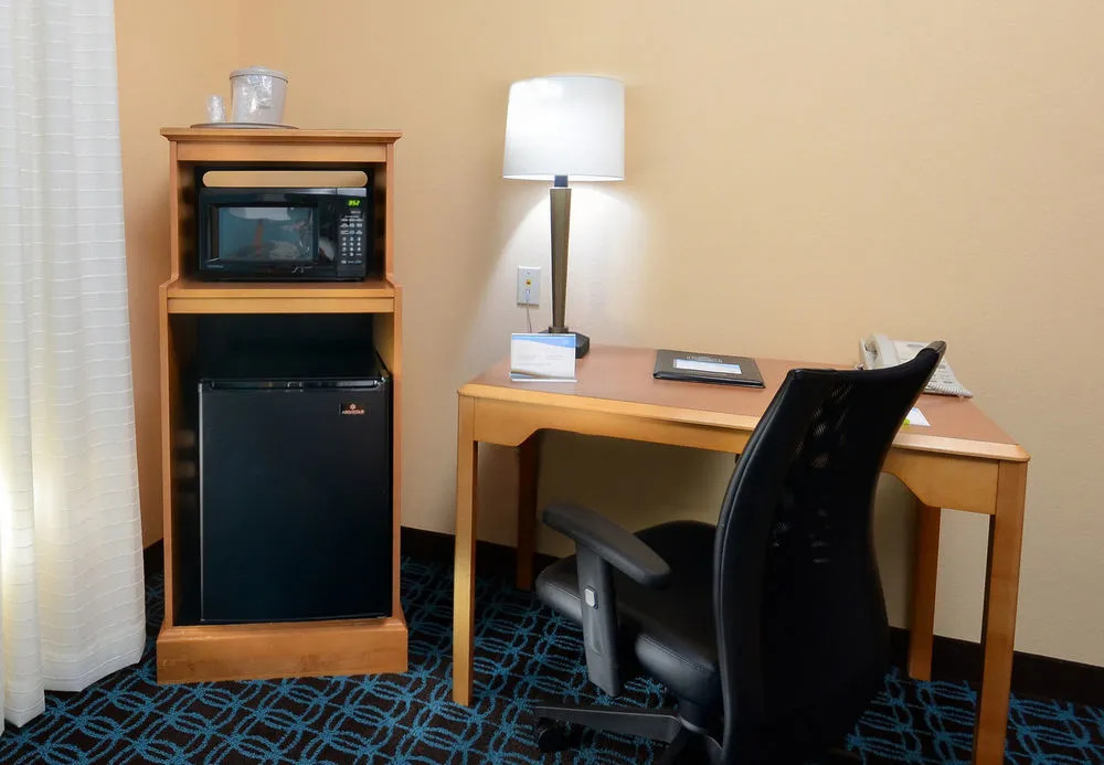 Fairfield Inn & Suites By Marriott Roanoke Holli