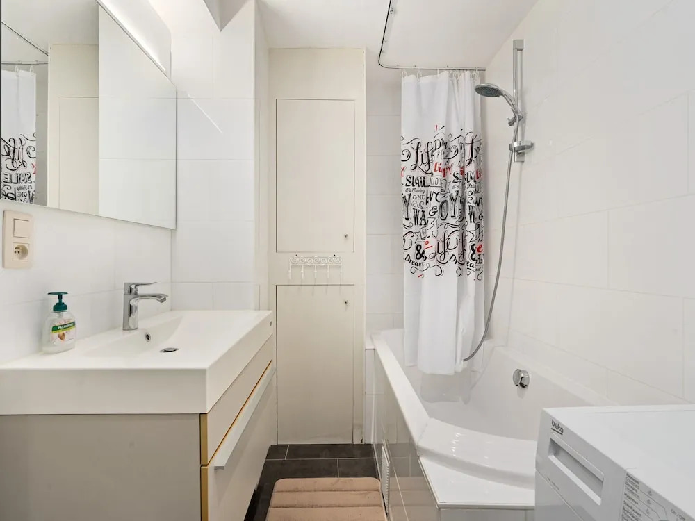 Beautiful Duplex Near Shopping Street