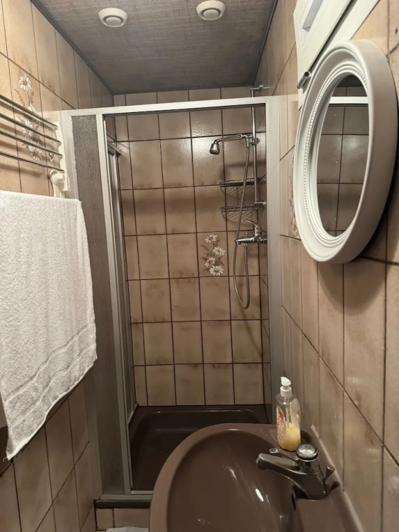 2 Bedrooms, 2 Baths House With a Living Room & an Upstairs Reception rea