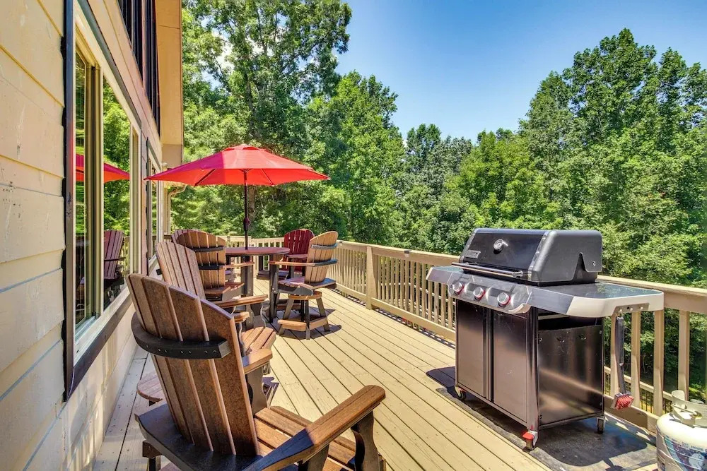Ellijay Cabin w/ Hot Tub & Mountain Views