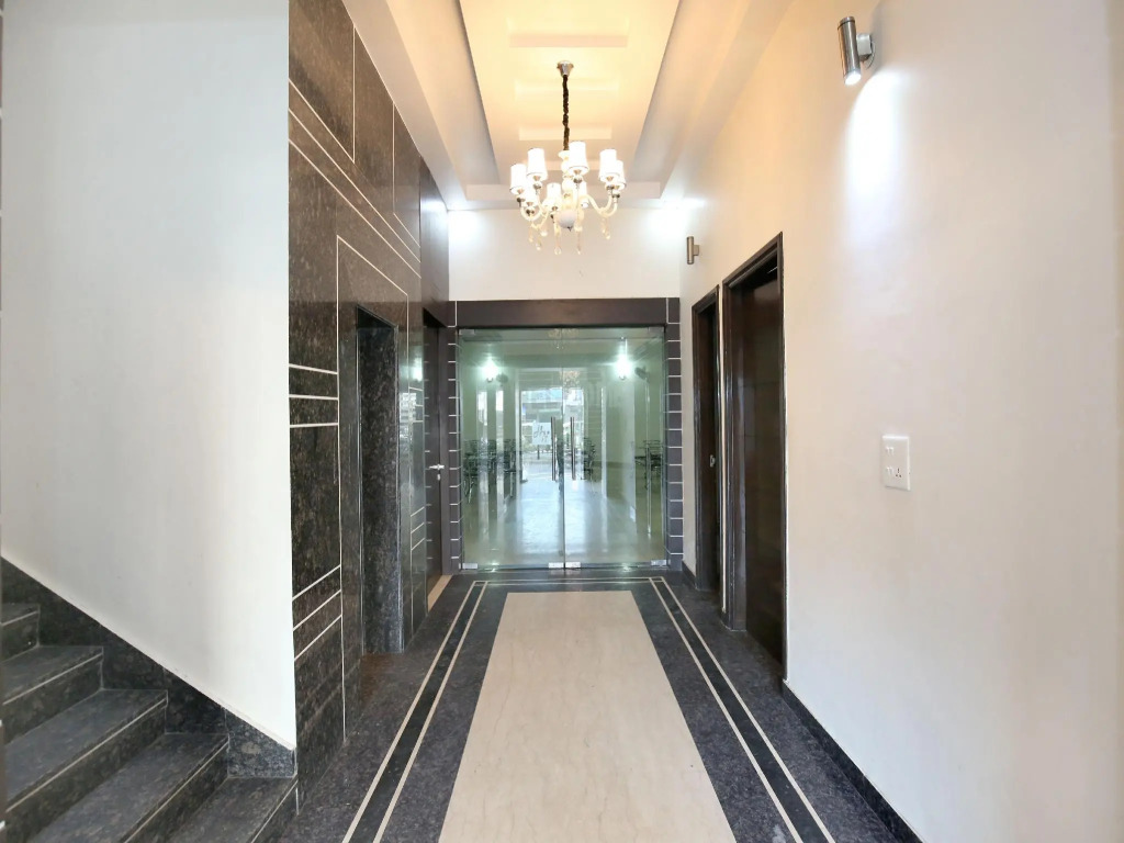 Capital O 9235 Hotel Nayyar