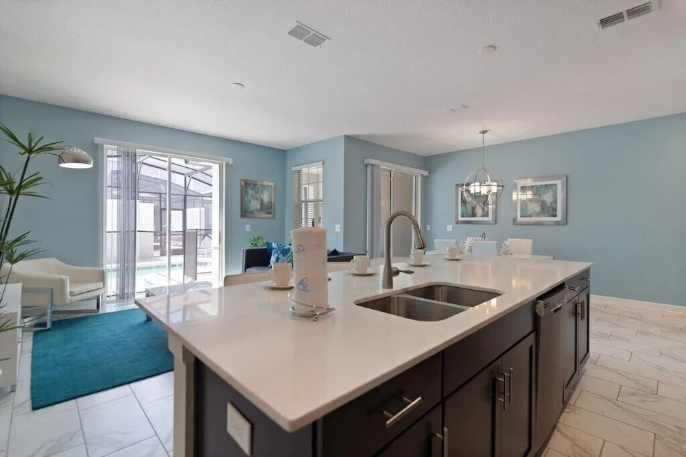 Beautiful 4Bd Pool TH, Storey Lake-4815DS