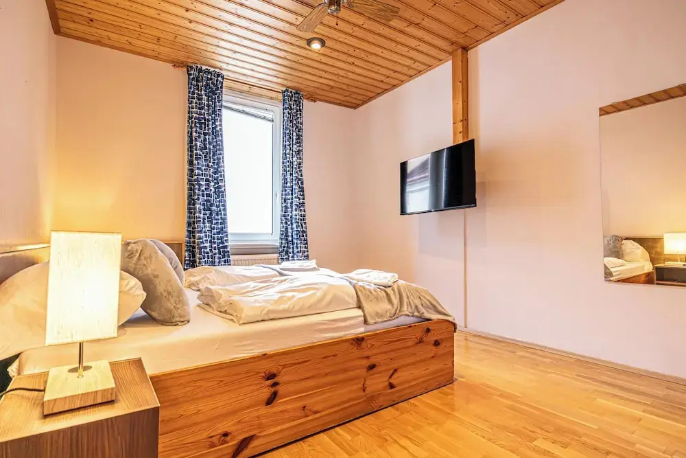 Vienna Spacious 2BR Apt Long Stay