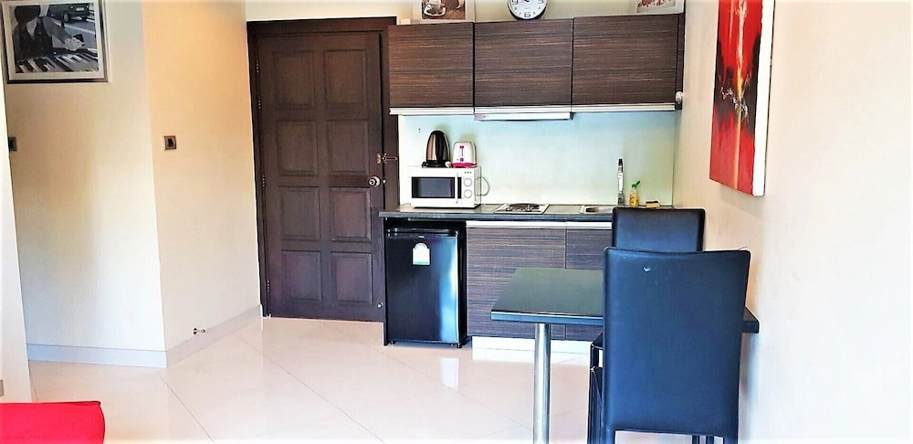 1-bedroom Condo Near Jomtien Beach With Lagoon Pool & Resort Facilities