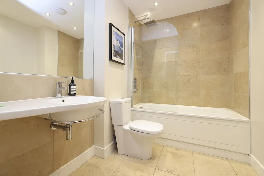 JOIVY Executive 2-Bed Apt With Stunning Roof Terraces
