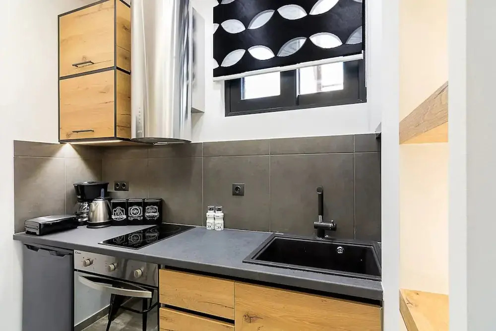 Centrally located studio next to Syntagma sq.
