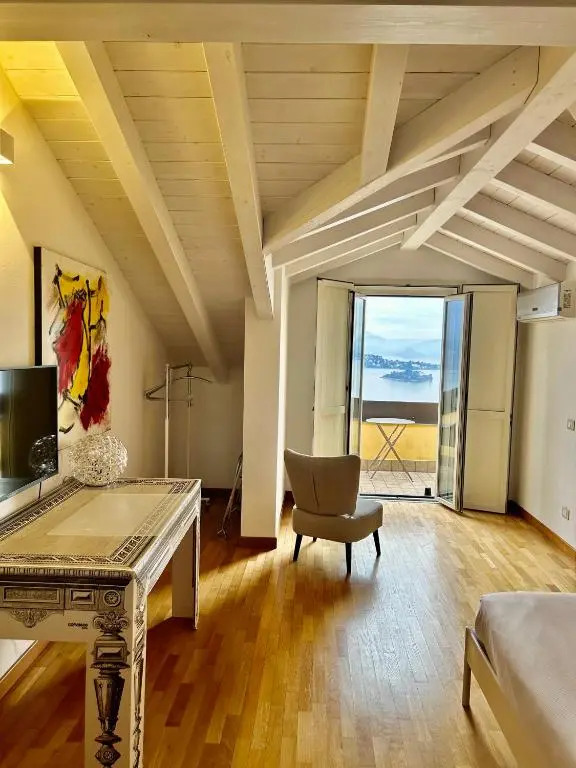 Artelago Silver panoramic lake view