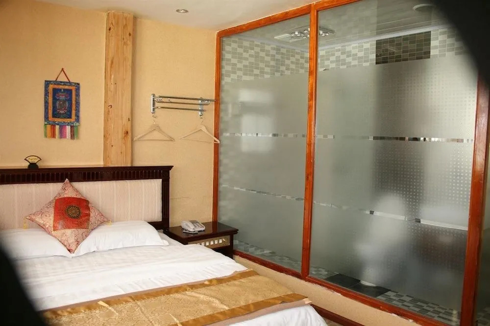 Shangri-la Tibetan Family Inn