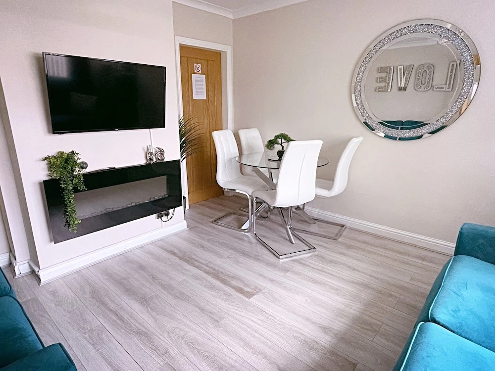 The Serene Stays Sleeps 6 With Garden