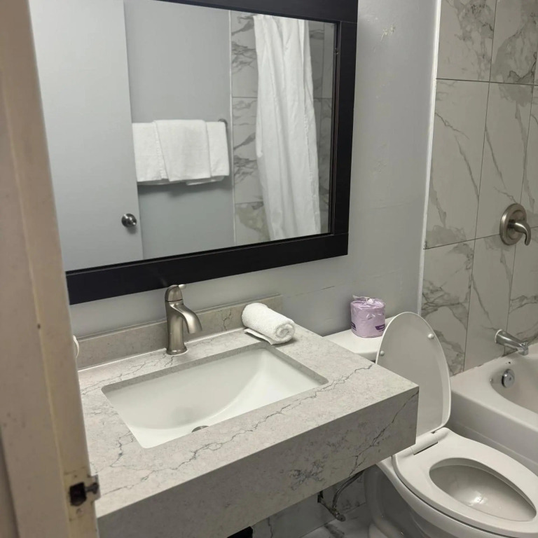 Niagara Lodge & Suites