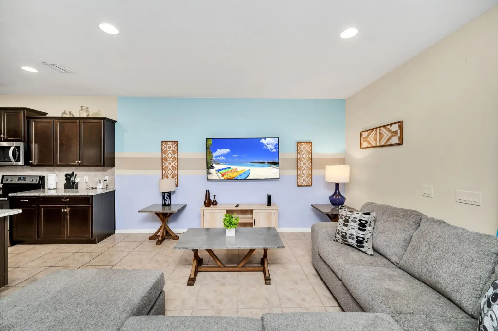 Brand New Luxury 9Br Villa With Lake View*Pool*Spa, Kissimmee, US