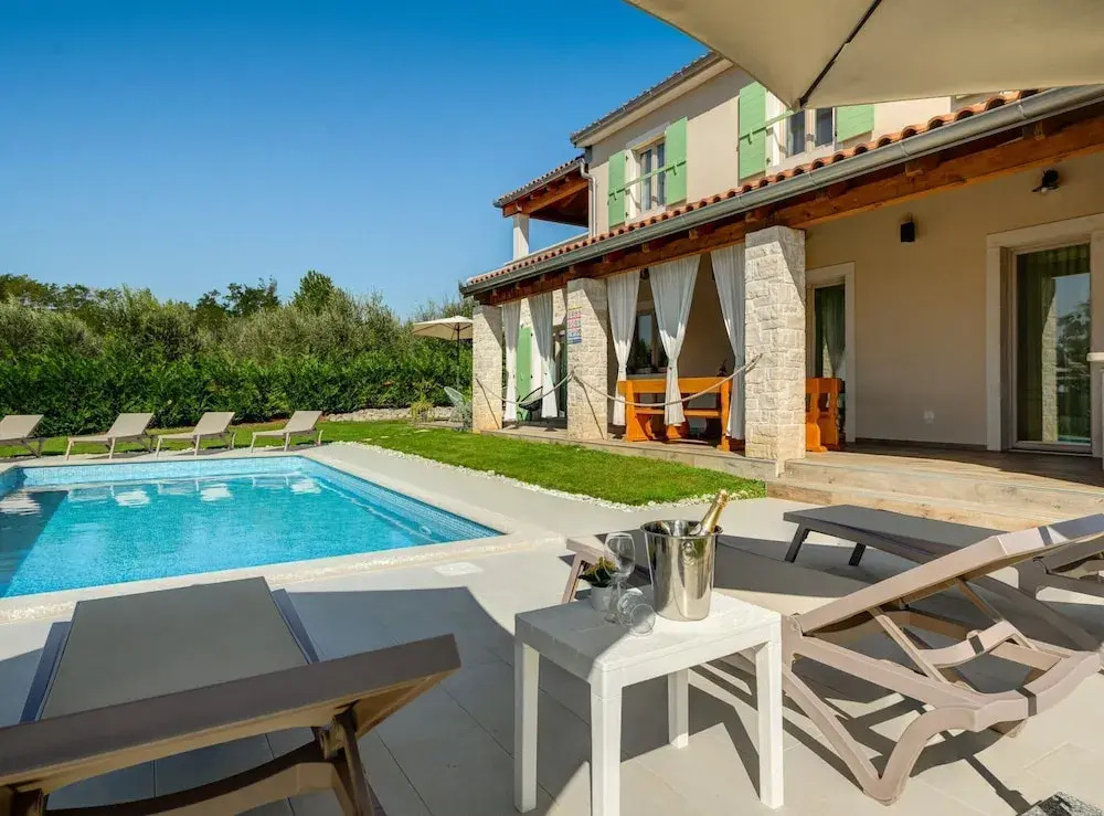 Villa in Srebrni i with Pool near Marea Beach