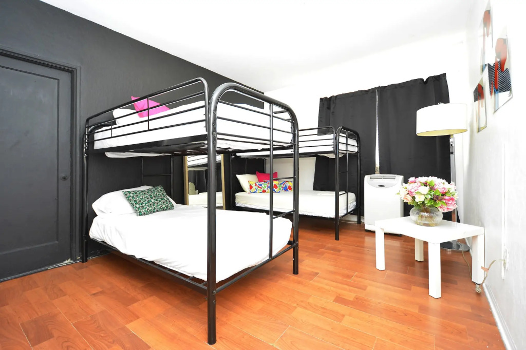 South Beach Rooms and Hostel