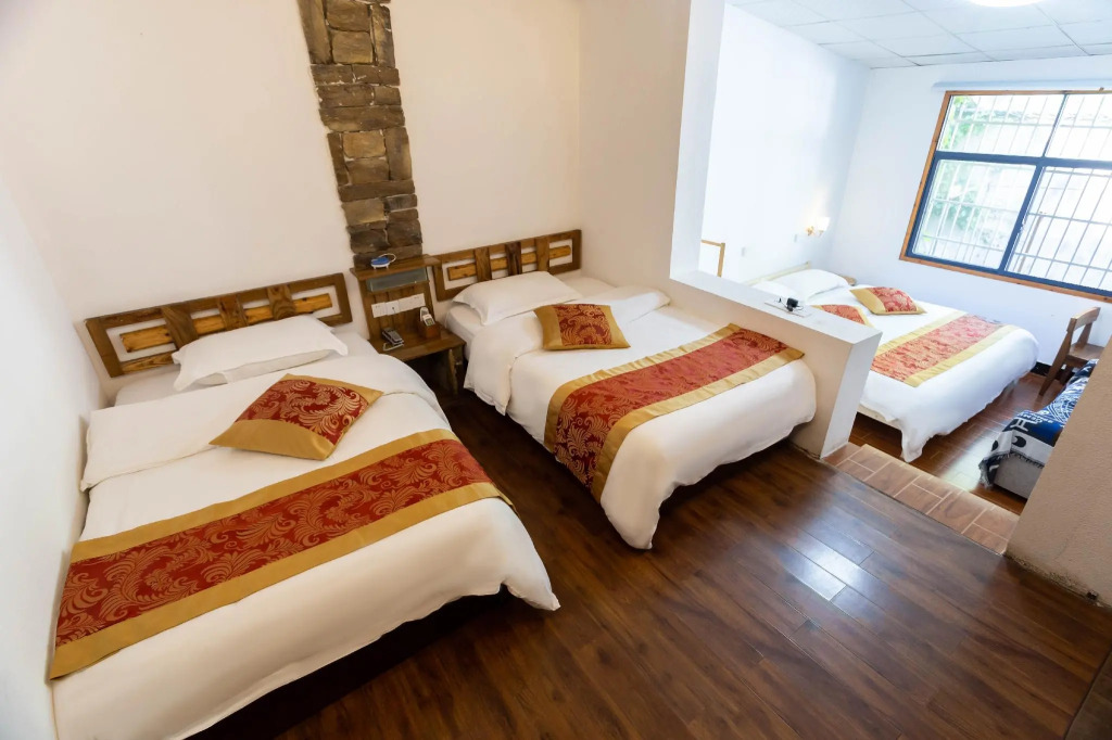 Destination Youth Hostel-Walk 5 minutes to east entrance of national park,Coffee,Book tickets,Laundry service,Experienced tour guide service