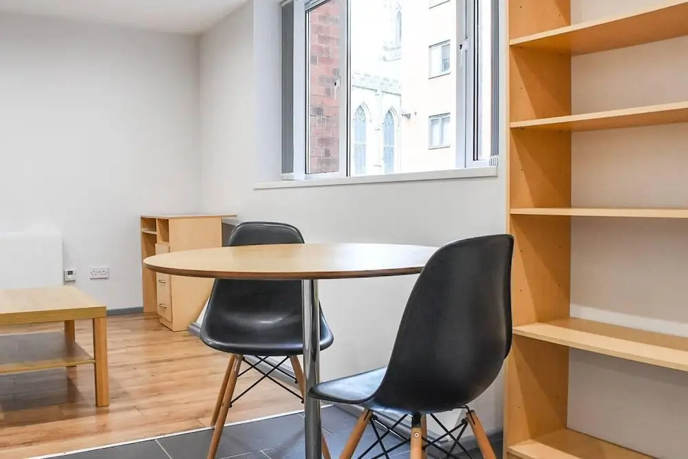 Modern and Bright 1 Bedroom Apartment
