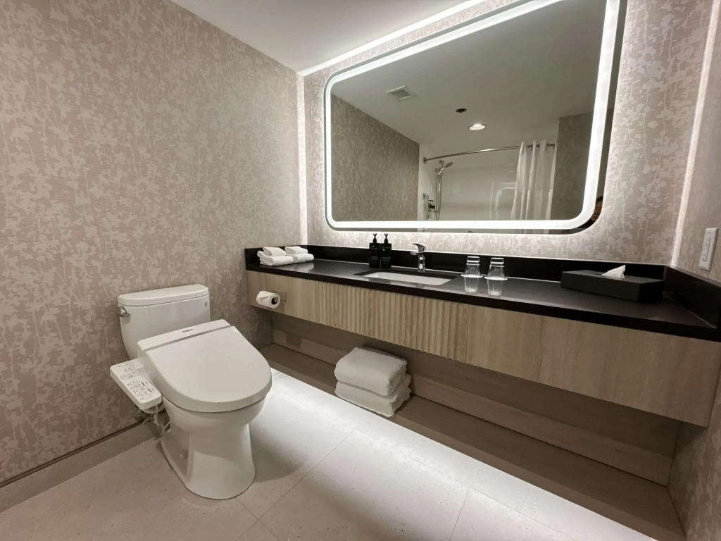 Coast Victoria Hotel & Marina by APA