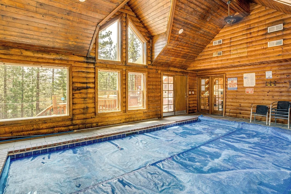 Hot Tub, Indoor Pool! Home 8 Mi to Heavenly Skiing