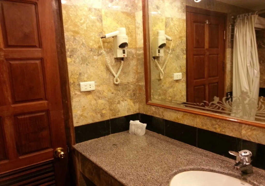 Angkham Hotel