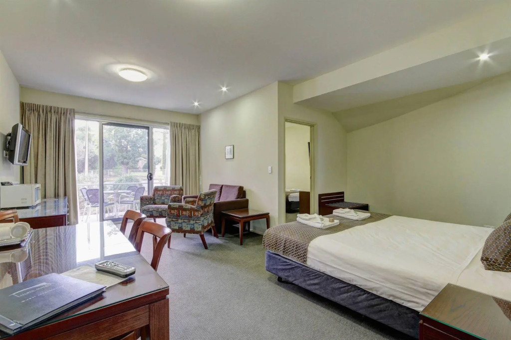 Strath Motel