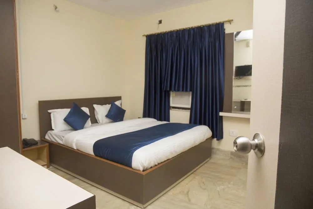 OYO Flagship 8414 Hotel Blue Moon