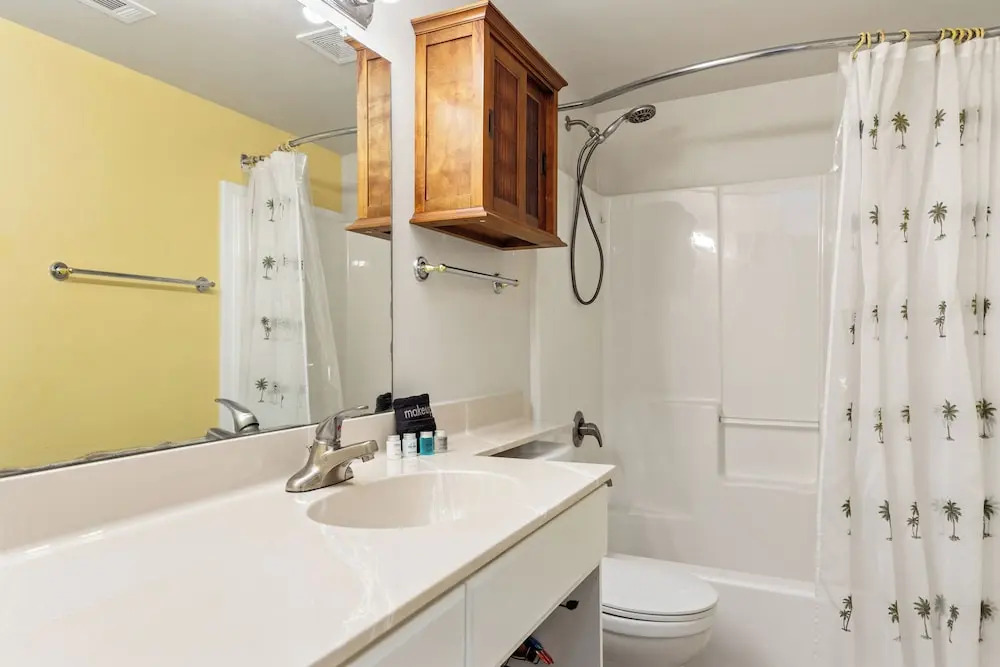 Come Visit Sophomore! 2BR 2BA Beachfront Condo!