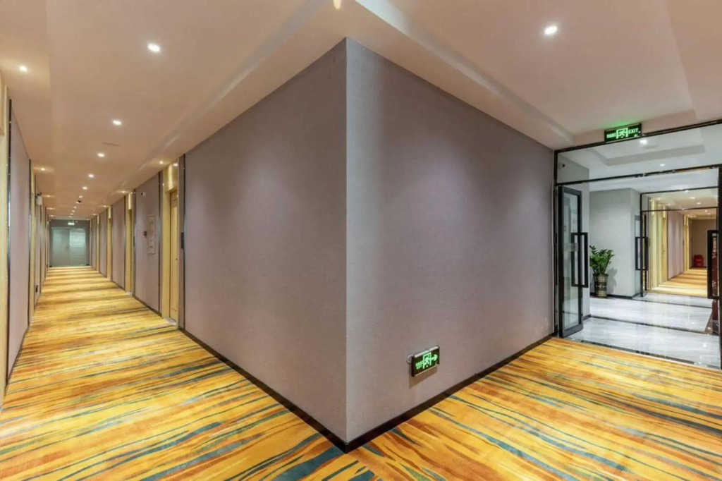 JinHong Hotel (Guangzhou Zhucun Subway Station)