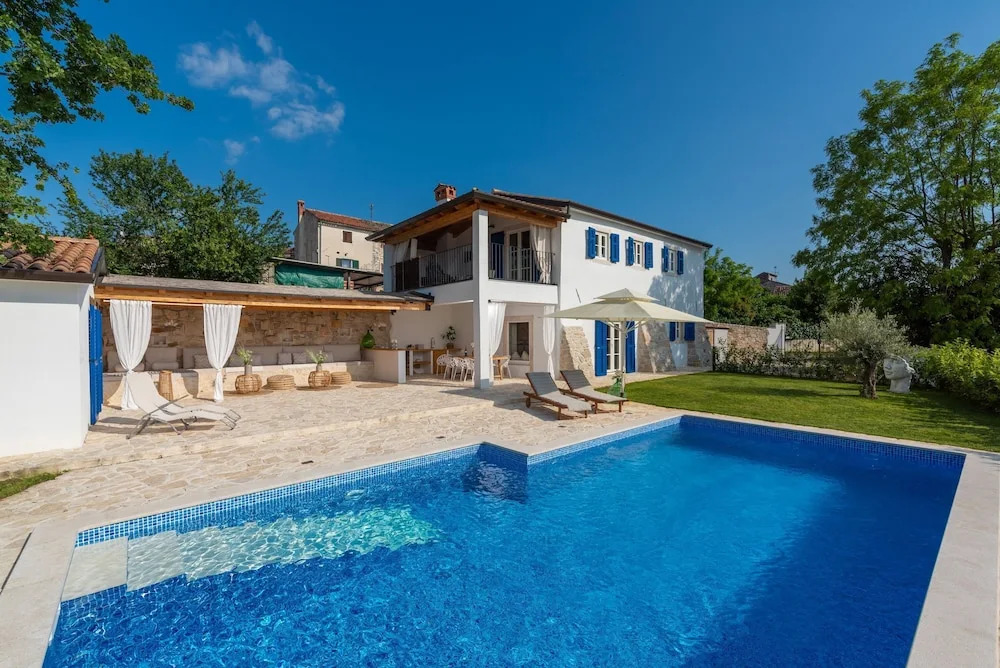 Lavova in Brtonigla With 3 Bedrooms and 2 Bathrooms