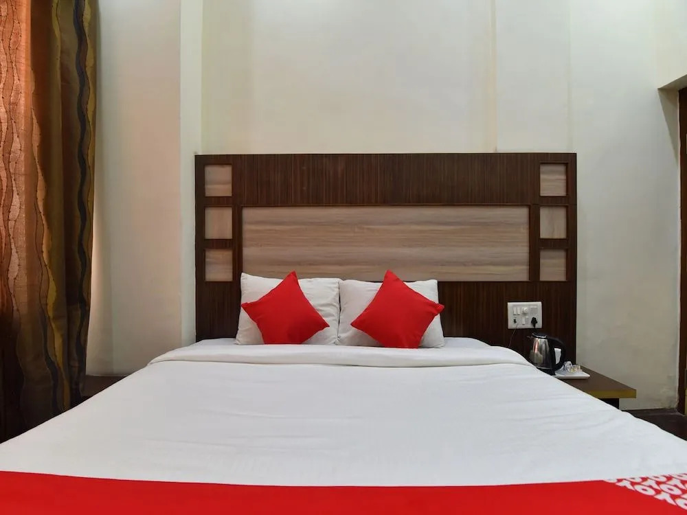 Oyo 28322 Hotel Paradise
