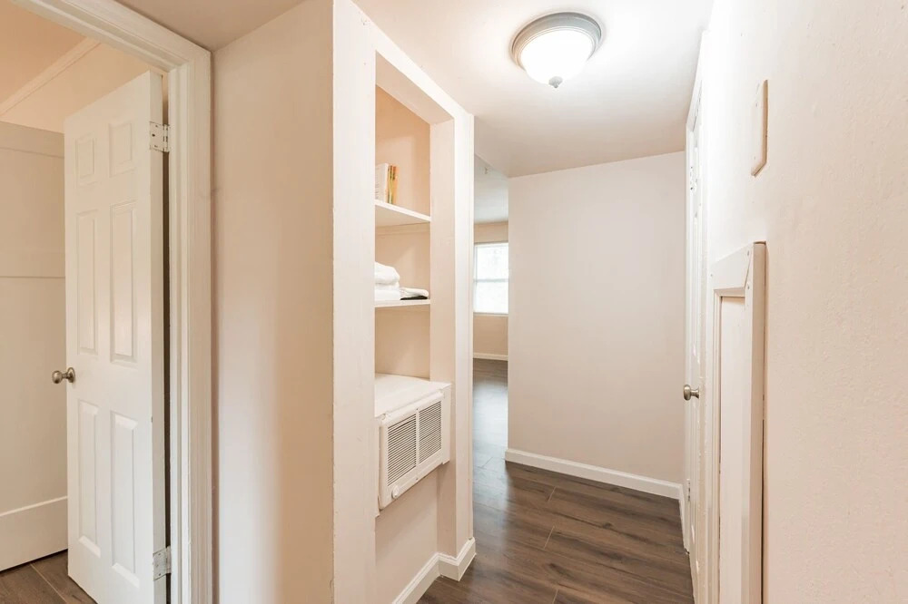 Modern Apartment Near Beautiful Historic Macon 2 Bedroom Apts by Redawning