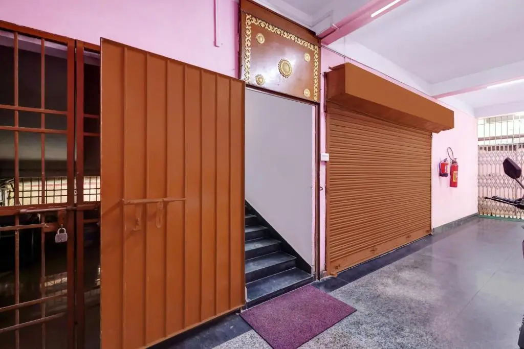 Sawkmie Hotel