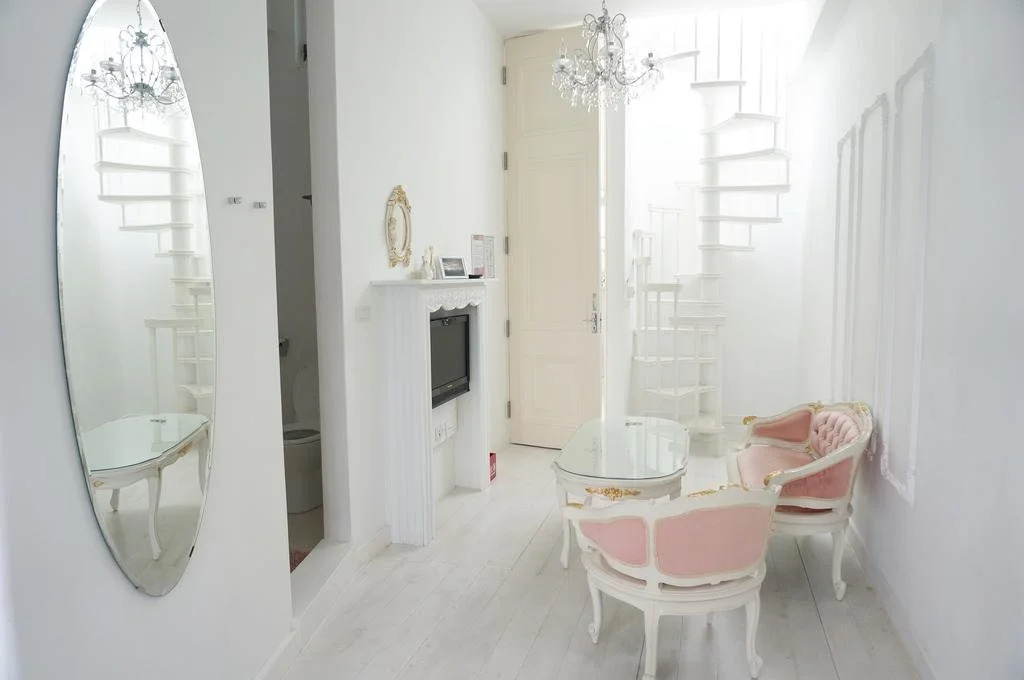 Milk White Homestay