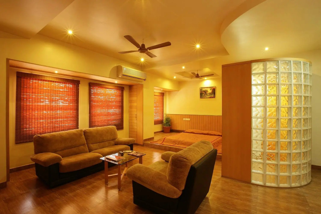 Hotel Orient Crown, Kolhapur