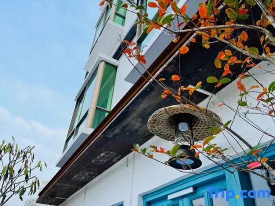Zhaoqing Time Story Homestay (Seven Star Cave Archway)