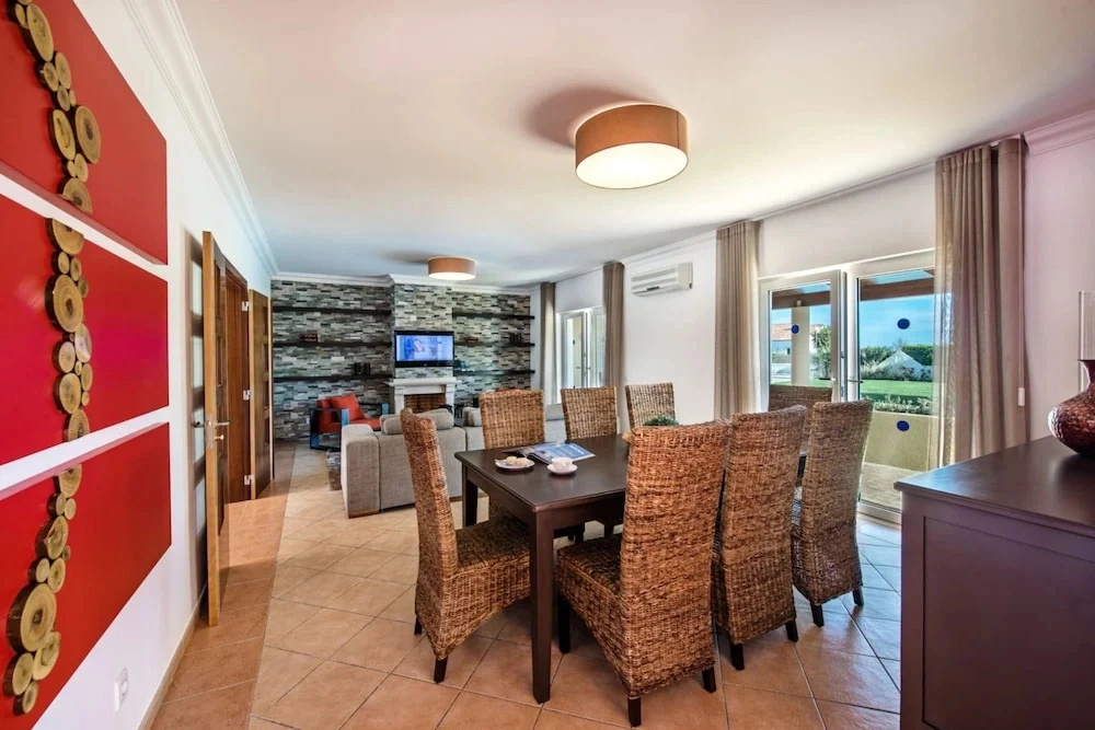 Amapola in Quelfes With 4 Bedrooms and 4 Bathrooms