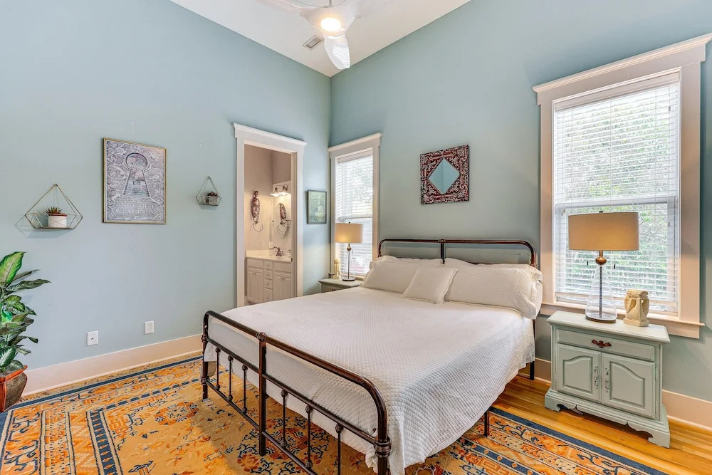 Charming Wilmington Cottage - Walk to Downtown!