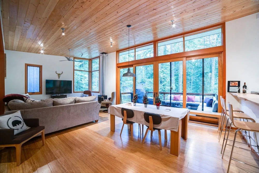 Glacier Springs Cabin #42 - Modern and Rustic All In One...For You and Fido Too!