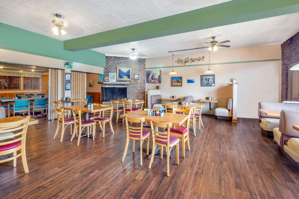 Days Inn by Wyndham Show Low