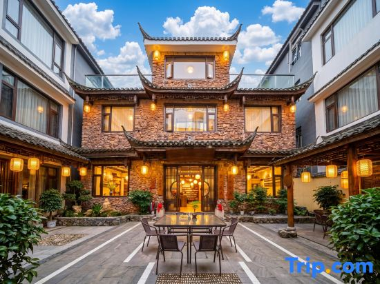 Qingya Courtyard · Sunny Villa · Designer Miaofeng Boutique Stay (Fenghuang Ancient Town)