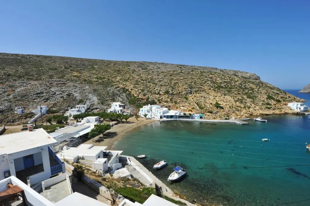 Droufakos’ home, Lux seafront apartment w. View