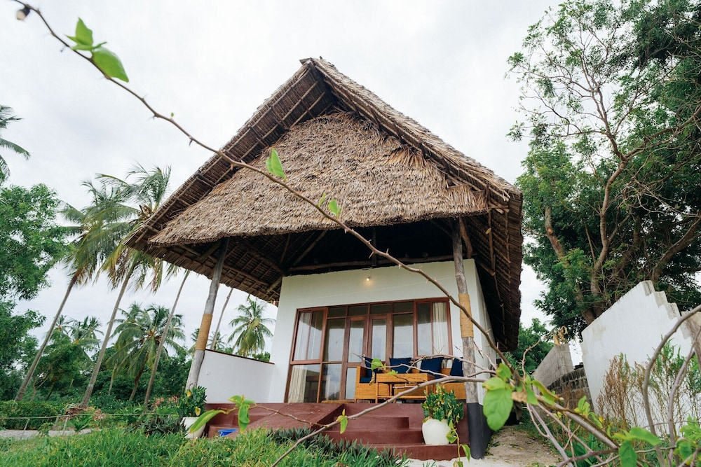 Maisara Mafia Beach Lodge