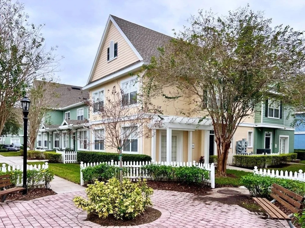 Lovely Family Town Home In Great Location 4 Bedroom Townhouse by RedAwning