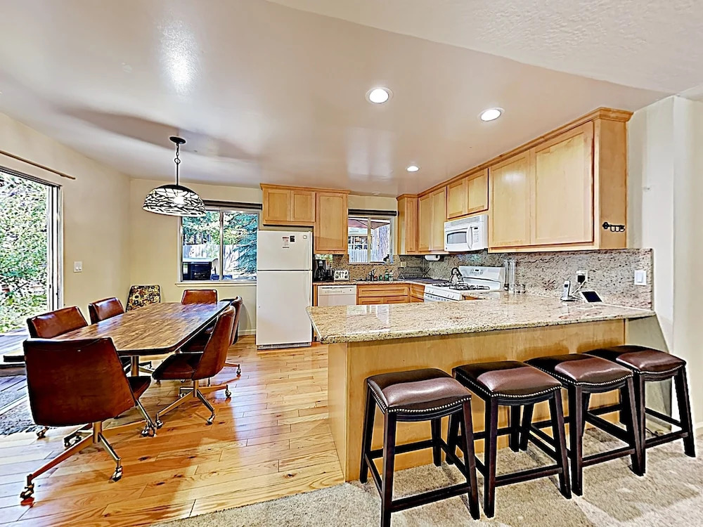 1622 Atroari St Home 3 Bedrooms 2 Bathrooms Home