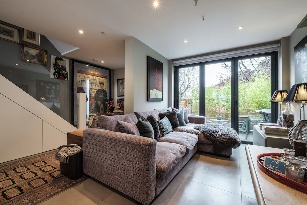Contemporary Burntwood Grange Demeure - TFR