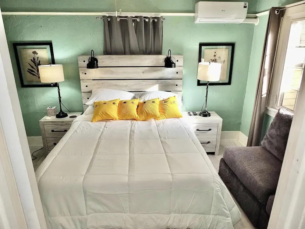 Eastside Garden Hideaway  For 4, Perfect Location for World Cup Attendees!